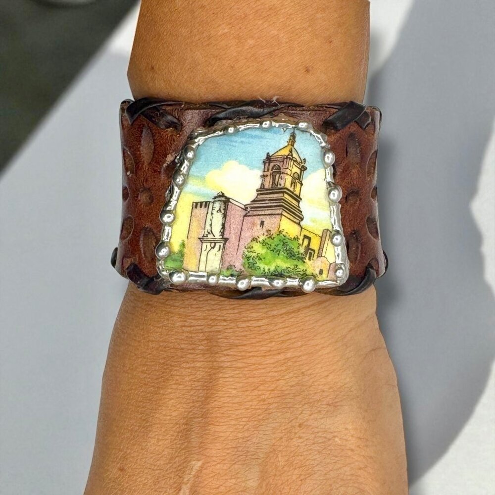 San Antonio Misión Church Broken China W Silver-Blend Metalwork & Leather Cuff - Picture 4 of 15